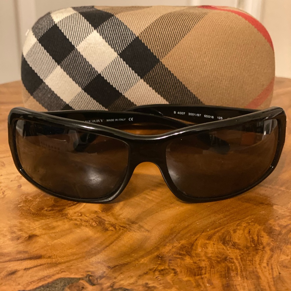 Authentic unisex Burberry sunglasses